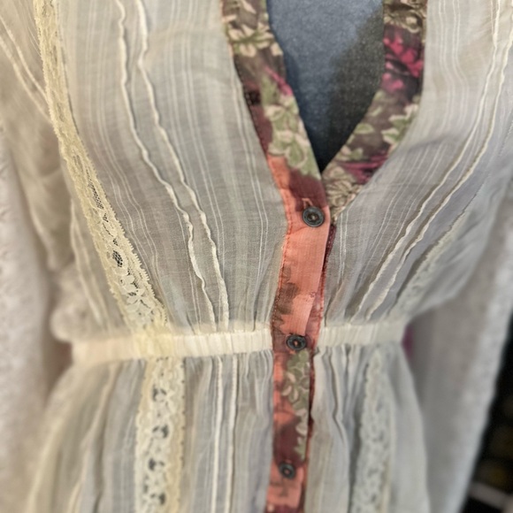 Floral Trim White Lace Tunic - Picture 2 of 12